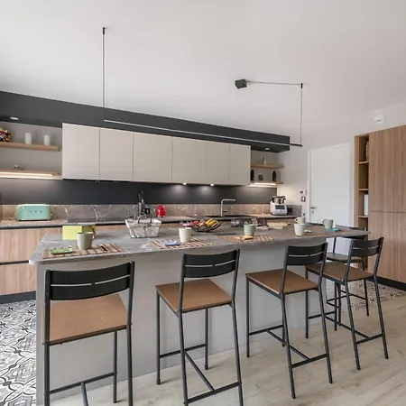 Triplex Pour 12 - 400m De La Des Libraires *