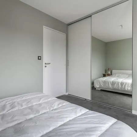 Triplex Pour 12 - 400m De La Des Libraires ポミシェ