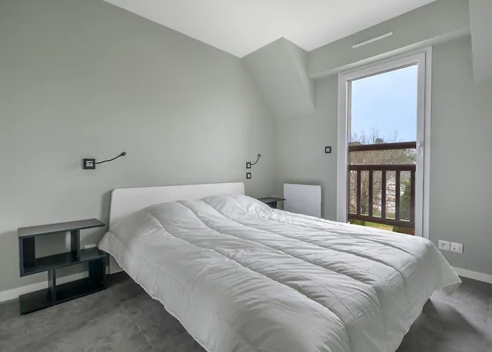 Triplex Pour 12 - 400m De La Des Libraires