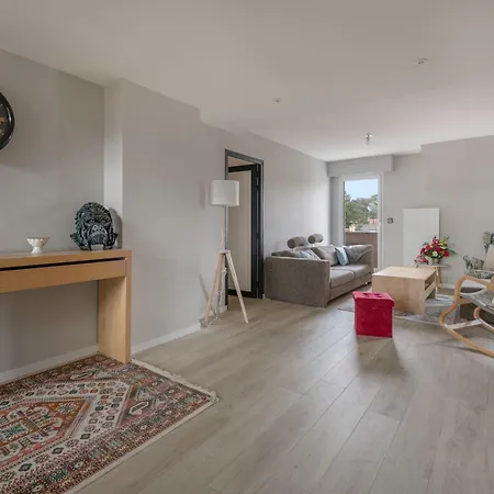 Triplex Pour 12 - 400m De La Des Libraires