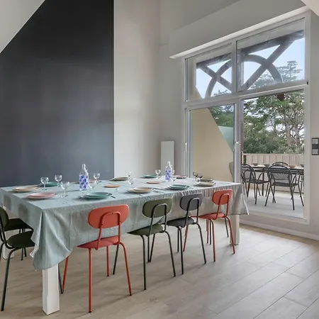 Triplex Pour 12 - 400m De La Des Libraires פורנישי