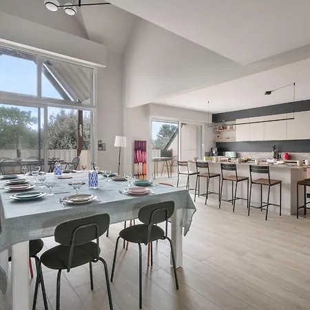 Triplex Pour 12 - 400m De La Des Libraires פורנישי